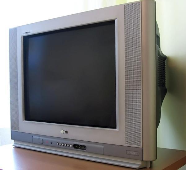 Người dùng TV cũ làm sao để xem được truyền hình số?